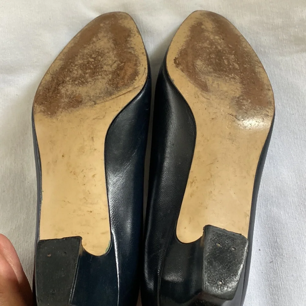 Vintage Liz Claibborne navy blue 2" tulip heels pumps - Picture 8 of 9